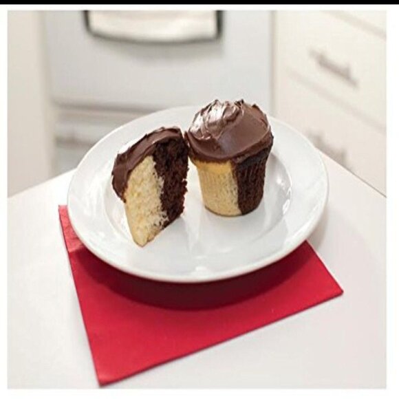 Mrs Fields Half-N-Half Cupcake/Muffin Pan-New - Picture 3 of 8